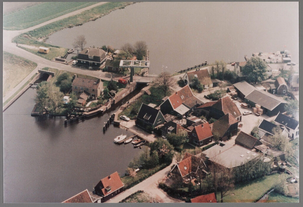 Luchtfoto van het buurtschap Nauerna.