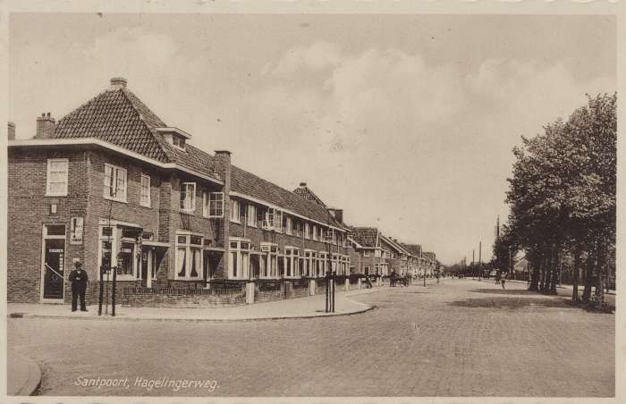 De Hagelingerweg (vroeger Puinweg) op het kruispunt met de Kerkerinklaan