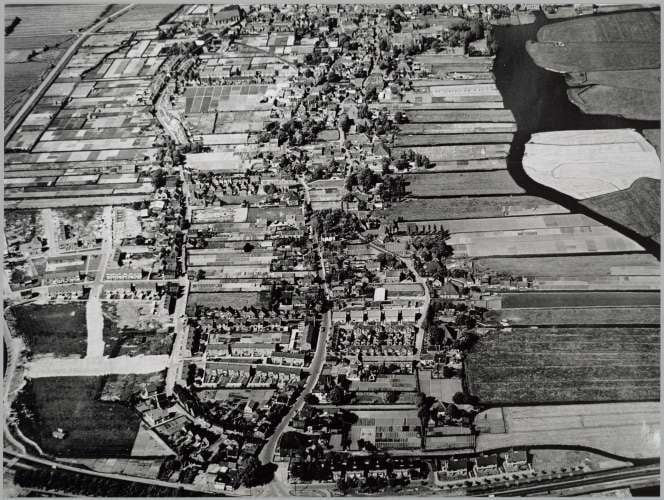 Luchtfoto Uitgeest in 1957