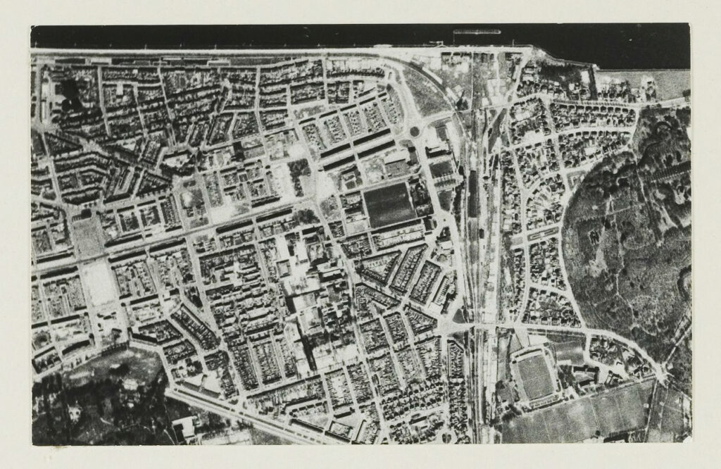 luchtfoto van IJmuiden-Oost en een klein deel van Velsen-Zuid